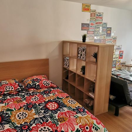 Charmant Studio + Parking Apartman Orléans Kültér fotó