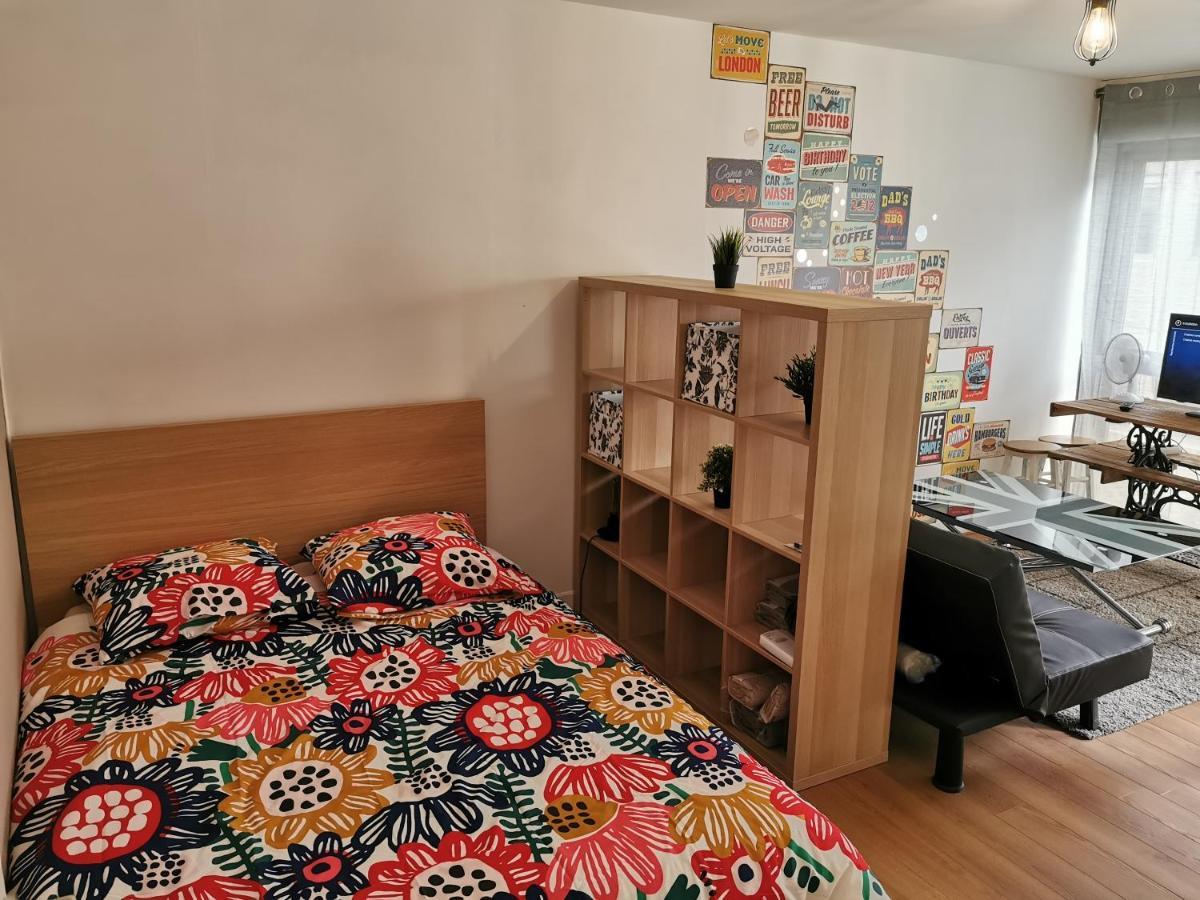 Charmant Studio + Parking Apartman Orléans Kültér fotó